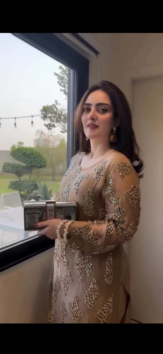 BEAUTIFUL EMBROIDERED 3PC SUIT MOTIFS WORK