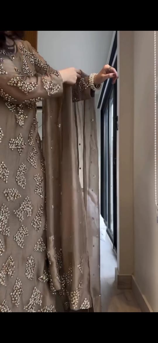 BEAUTIFUL EMBROIDERED 3PC SUIT MOTIFS WORK