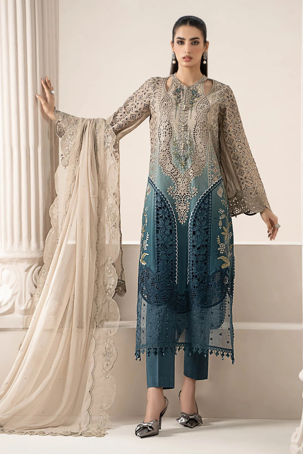 BEAUTIFUL EMBROIDERED 3PC SUIT