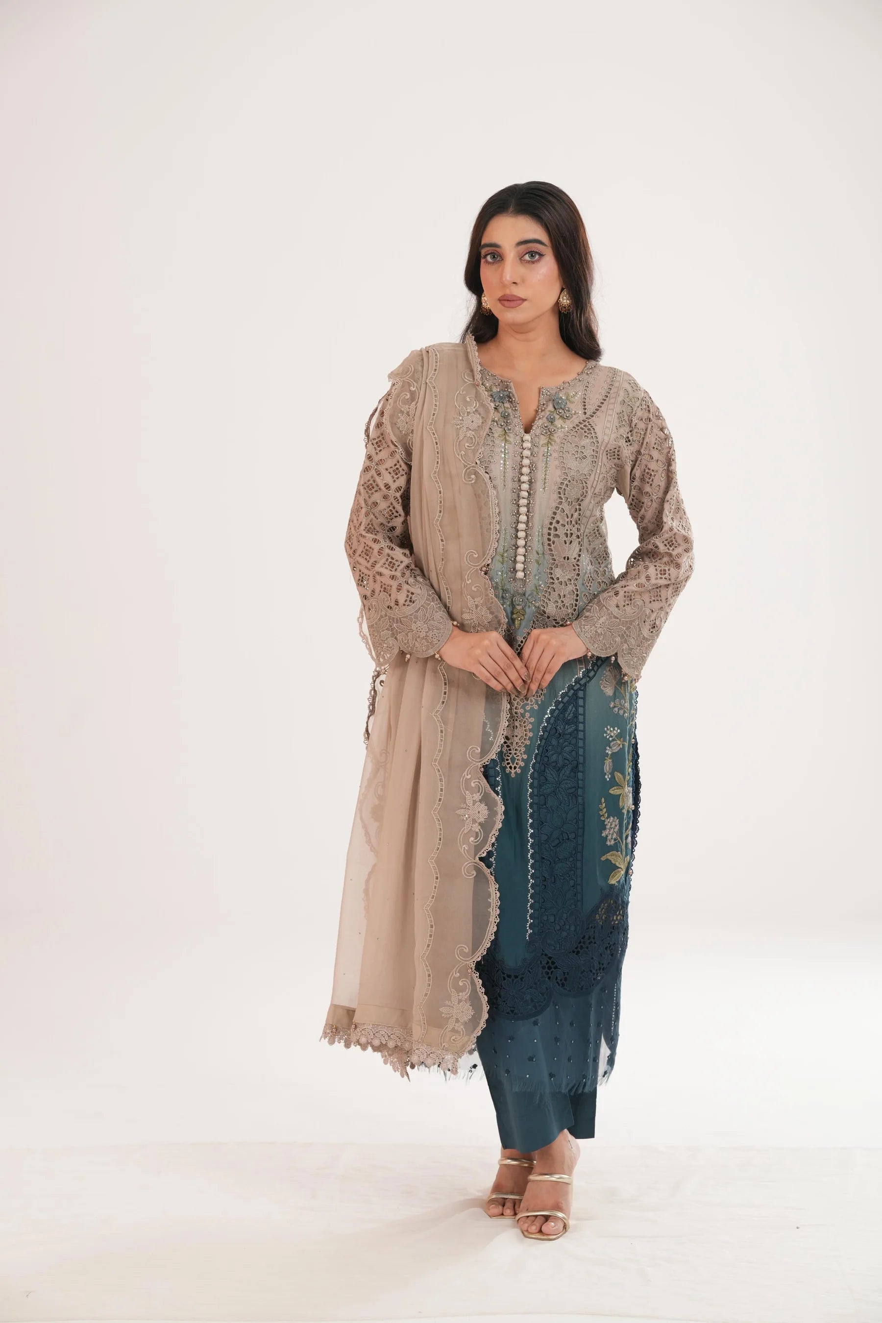 BEAUTIFUL EMBROIDERED 3PC SUIT