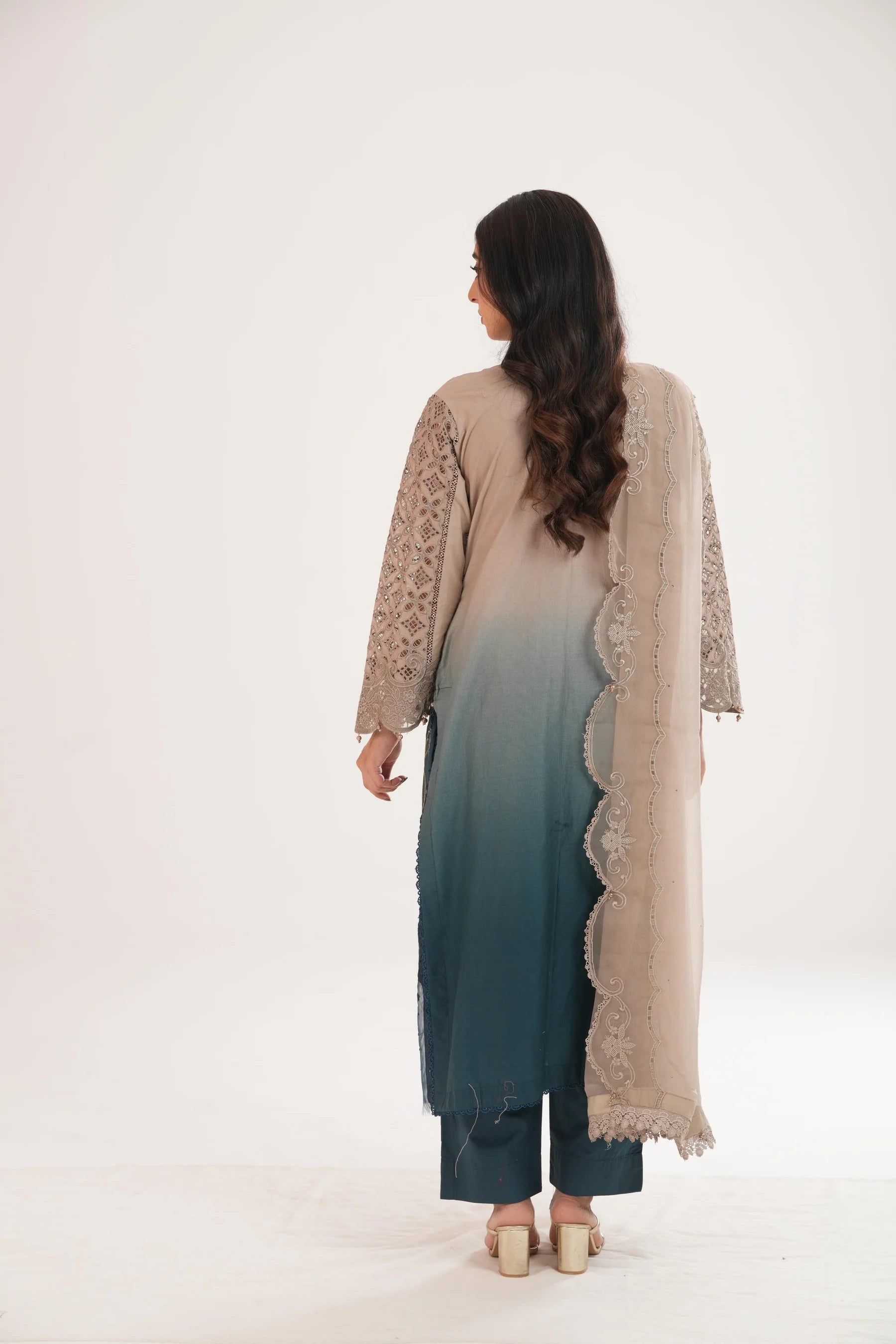 BEAUTIFUL EMBROIDERED 3PC SUIT