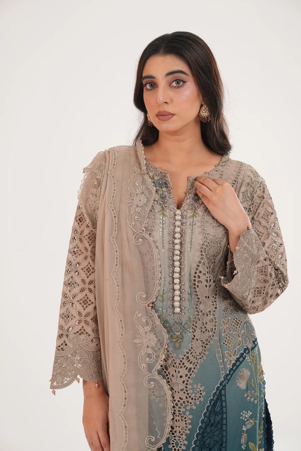 BEAUTIFUL EMBROIDERED 3PC SUIT