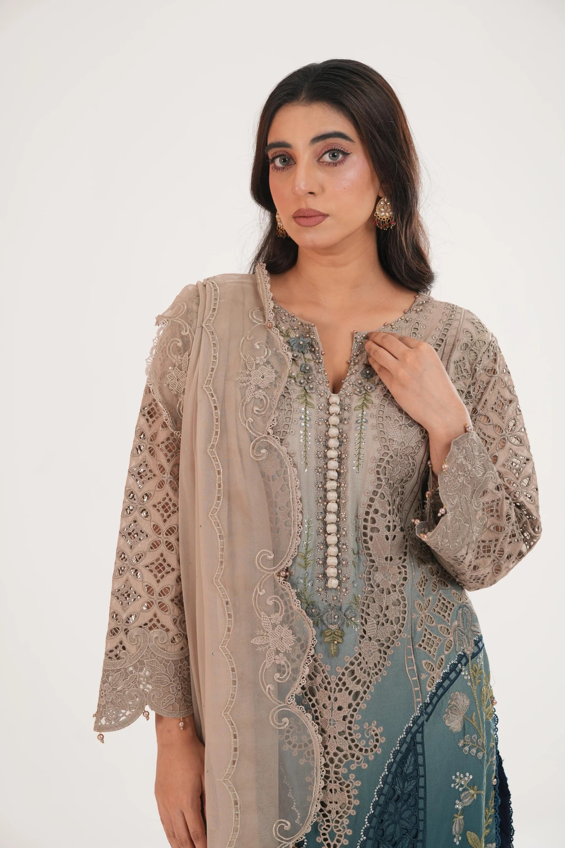 BEAUTIFUL EMBROIDERED 3PC SUIT