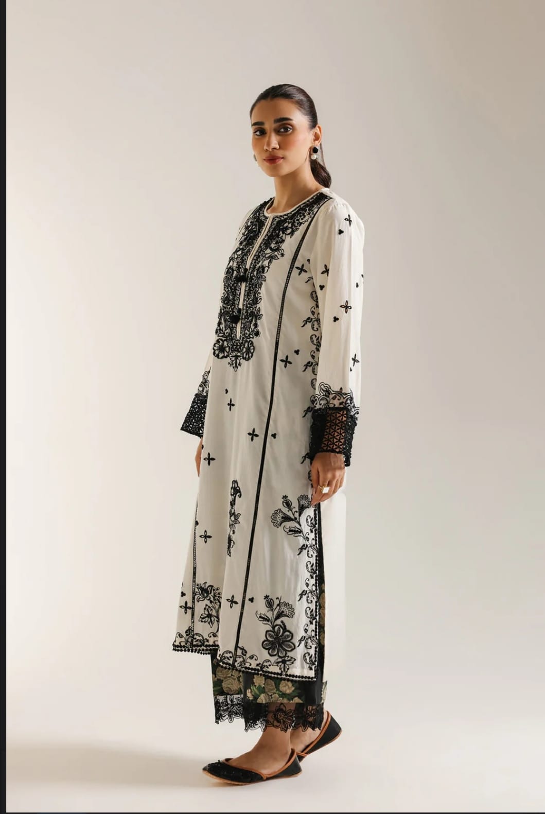 EMBROIDERED SUIT
